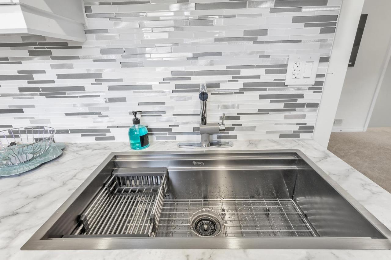 Modern 1 Bedroom + Den In เคมบริดจ์ ภายนอก รูปภาพ