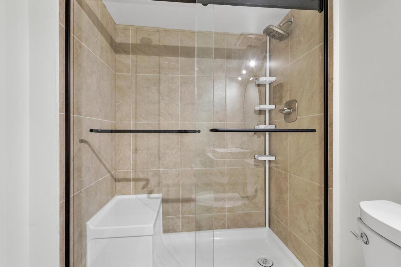 Modern 1 Bedroom + Den In เคมบริดจ์ ภายนอก รูปภาพ